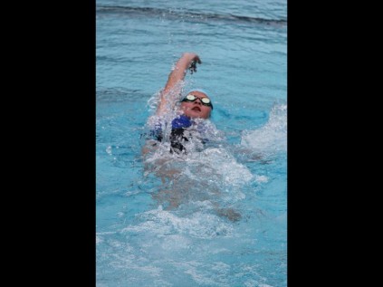 Sune Terblanche eased through the pool during the girls 10-11 years 100m backstroke race