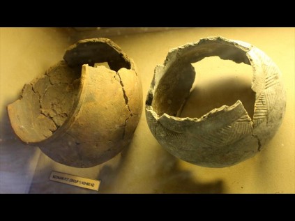 From a 'less is more' Msuluzi pot (600-780 AD) to a more decorative Ndondondwane pot (780-950 AD), visitors can enjoy the evolving art of the Iron Age population at the Mananda Museum in Mzingazi