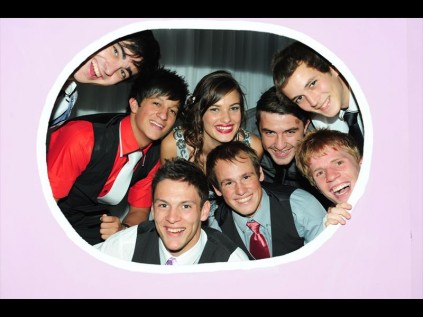 In stemmige luim - (agter) Michael Solomon, Carlos Rodrigues, Danike Struwig, Jaco Pretorius en Corné de Wet; (voor) Ruan Potgieter, Du Toit Pretorius en Tiaan Botha.