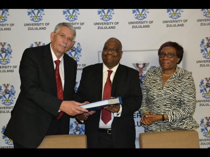 Outgoing Administrator Prof Chris de Beer, new Chairperson of Council, Cyril Gamede and Vice-Chancellor, Prof Fikile Mazibuko during the constitution of Council at the University of Zululand on Tuesday