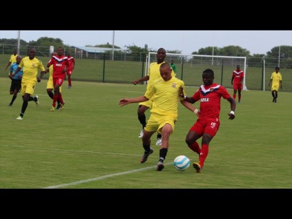 018 Cebelihle Cele (19) fights for possession 
