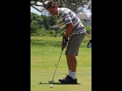 Gerrit Zaayman sinks his putt