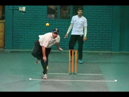 KZN North bowler Darryl Hattingh cranks up the speed as backstop Stephan Joubert watches on during their clash against South Africa on Saturday evening at the Richards Bay Indoor Cricket Arena PHOTOS: Dave Savides