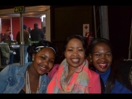 Phathiswa and Ntokozo Mathonsi with Zinhle Zulu came out in the chilly weather to enjoy an evening of smooth jazzPHOTOS: DUSCHANKA HITZEROTH