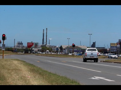 4/7 Another driver takes a chance against the red light