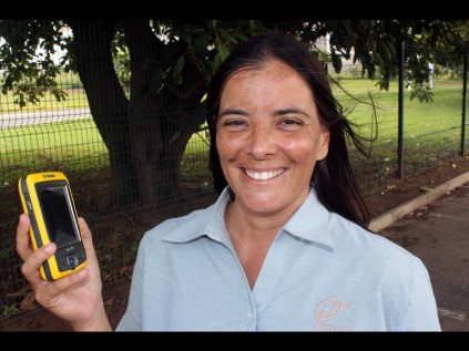 Carmen van Tichelen with the hand-held cyber tracker