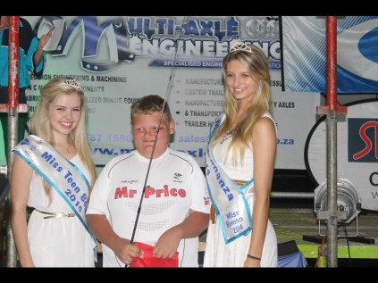 Wynand Smit won his first competition after catching ten pinkies to claim the jetty competition title. He claimed his prize with Miss Teen Bonanza Alicia Terblanche and Miss Bonanza Tyler Moolman on hand to share his joy PHOTOS: Richard Springorum