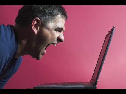 scream_at_computer_591016940