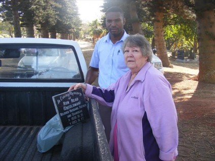 Anna Read and Empangeni cemetery Superintendent Cyril Mtambo with her late husband's plaque PHOTOS: Andrew Cornew