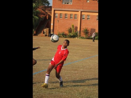 Siya Bhengu of Heuwelland looks to control ball possession