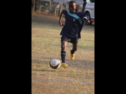 Lindo Gumede of Veldenvlei on a break towards the goal box