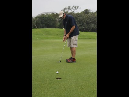 Clint Dreyer sinks his putt