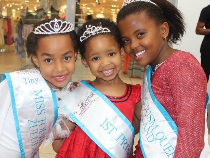 Little princesses - Kim Hurt, Mary-Ann Klaaste and Sethabile Bhengu PHOTOS: Wellington Makwakwa