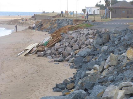 Similar measures to those taken at Amanzimtoti could be implemented at Alkantstrand. Rocks were first dumped as a dune buffer