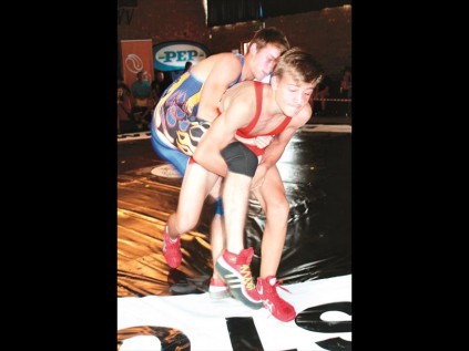 JJ Venter (red) from Richards Bay tries to get the upper hand on Wiehan Whelan in their match-up