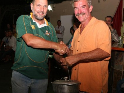 Former ZYC Commodore, Kirsten Schreuder, won the bokdrolspoeg contest, but gallantly handed over the aluminium potjie pot prize to second-placed American yachtie James Reinhard of the yacht Alpharatz