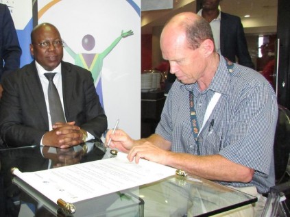 Economic Development MEC Mike Mabuyakhulu and Lovemore Brothers Director Bruce Lovemore put their signitures down at the signing ceremony