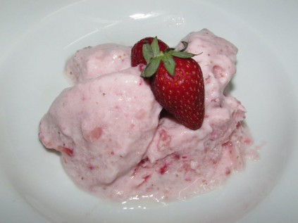 Strawberry frozen yoghurt