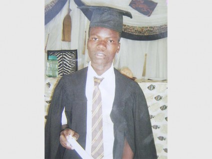 Mfaniseni Ntshangase (23)