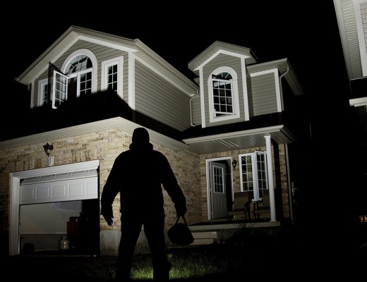 burglar-front-house-dark