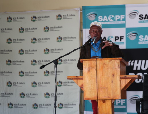 Popular uMhlabuyalingana traditional healer James Mthembu condemned the fake visiting traditional healers who deceive locals about the 'healing powers' of albino body parts